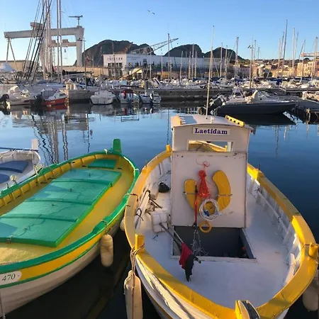 Authentique - T3 A 2 Pas Du Port Et Des Plages - Parking Souterrain Offert * ラシオタ